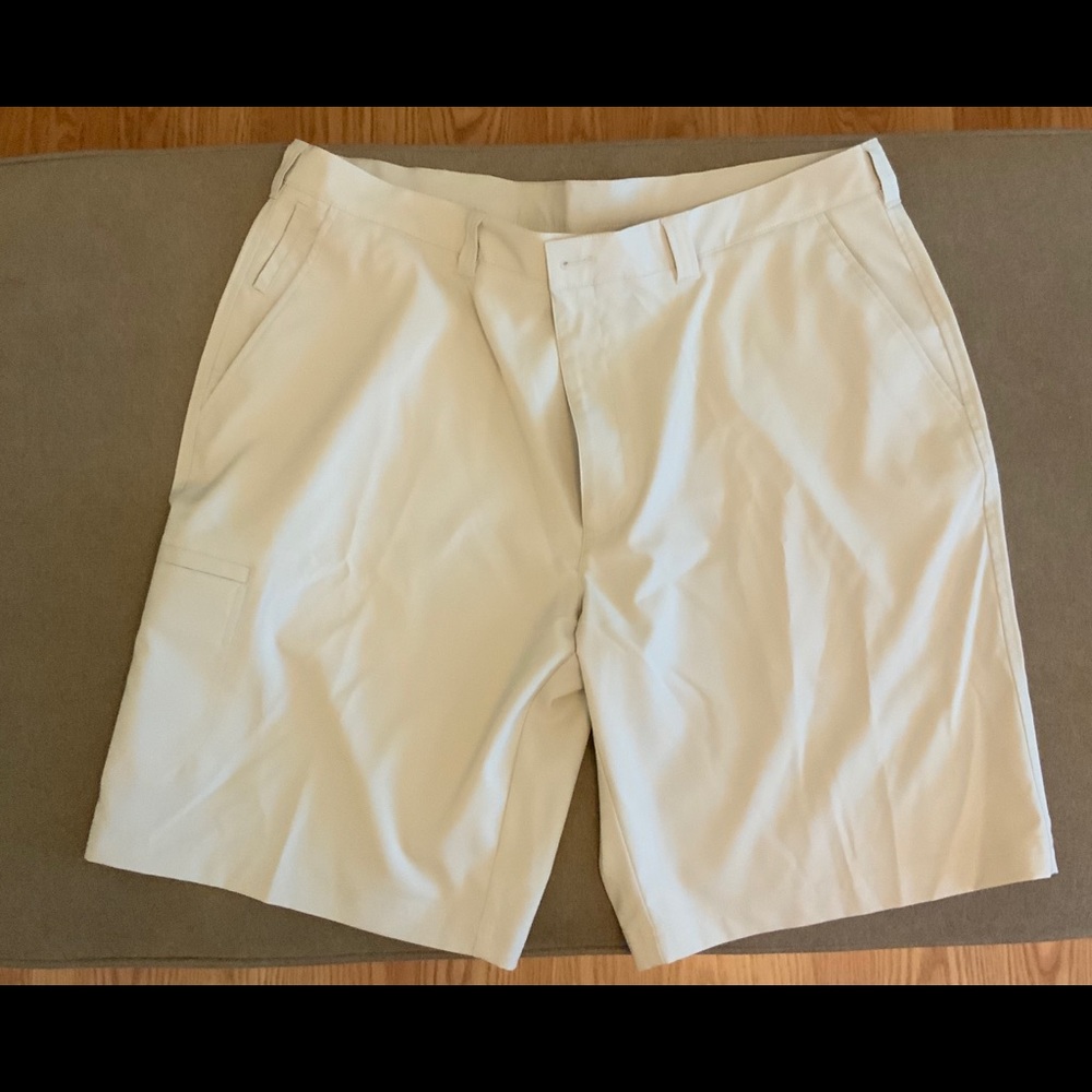 Men’s golf shorts